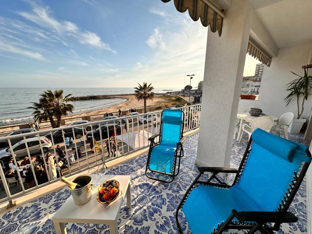 דירות שאקה La Terrazza Sul Mare מראה חיצוני תמונה
